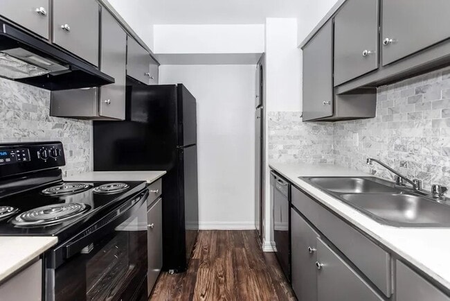 Building Photo - 4400 Memorial Dr