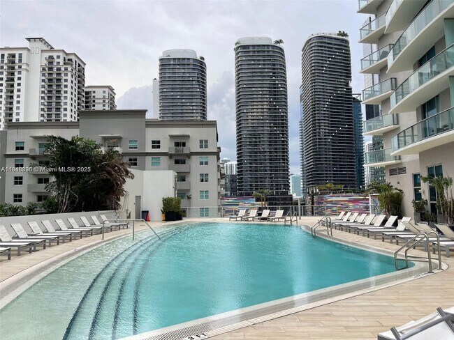 Building Photo - 1100S S Miami Ave