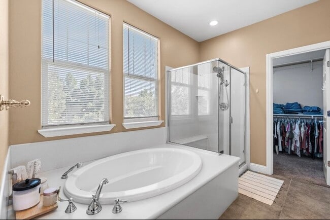 Building Photo - 300 W Alameda Dr