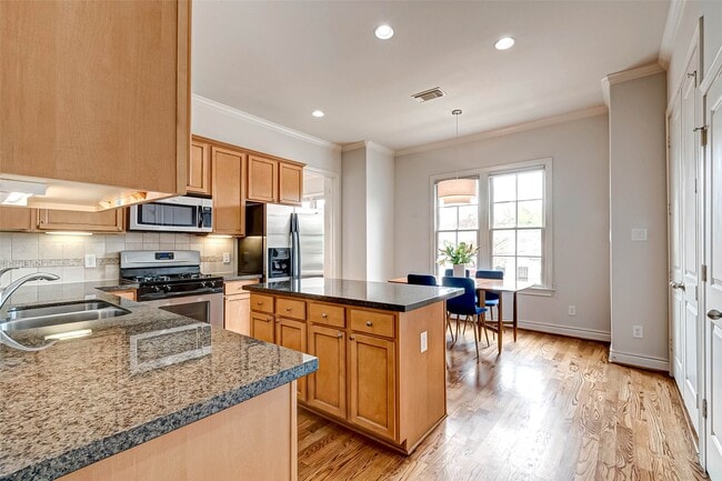 Building Photo - 1514 Summer St