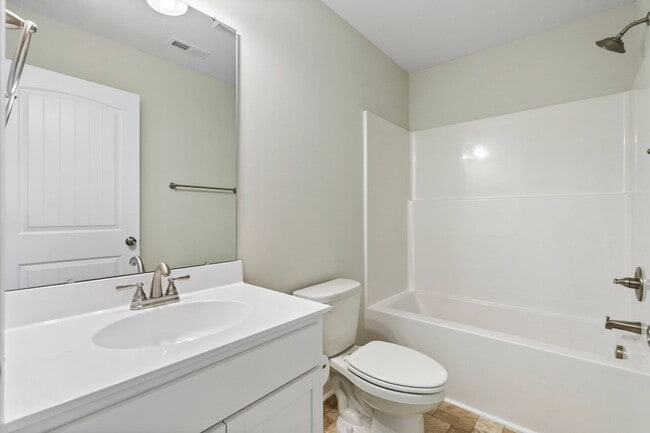 Building Photo - READY NOW! Spacious 5 bedroom w Bonus & 3.5 Bath Two Story Home on Cul-de-sac