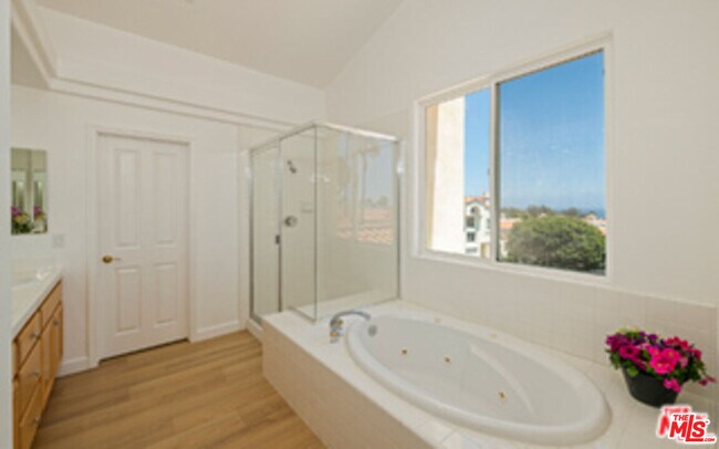 Building Photo - 6465 Zuma View Pl