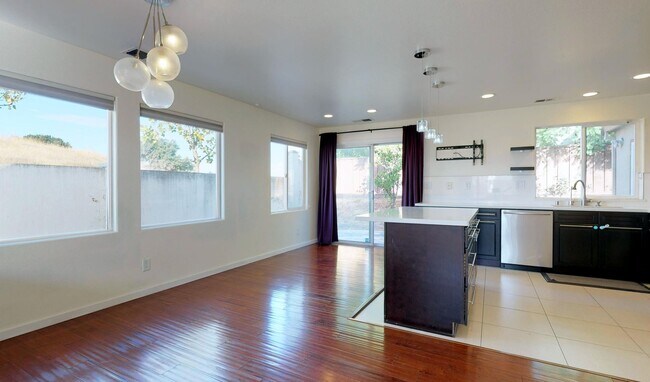 Building Photo - 405 Birkhaven Pl