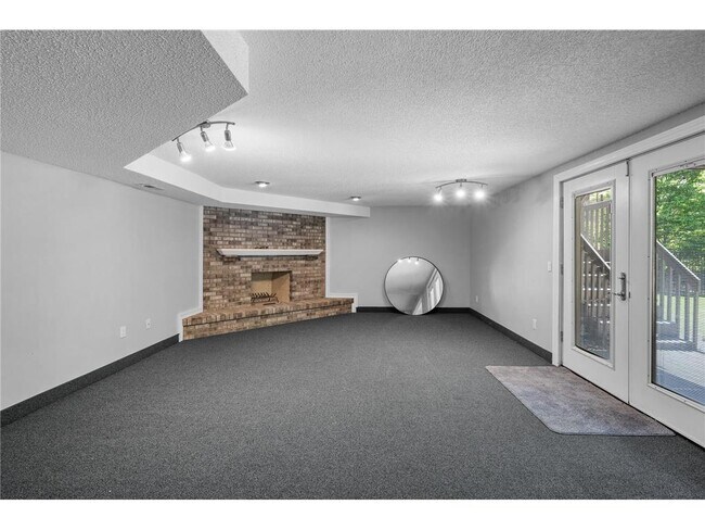 Building Photo - 6170 Dallas Ln N