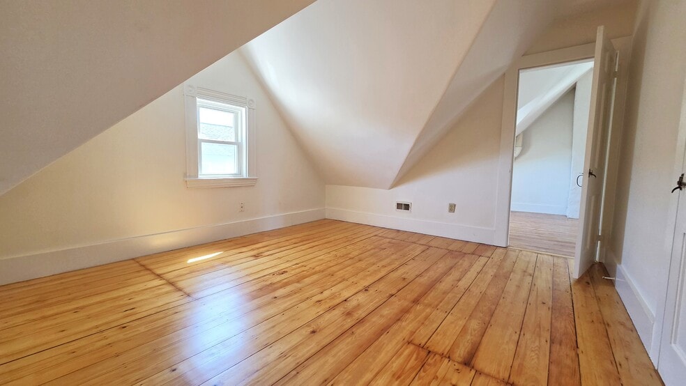 Building Photo - 576 Trapelo Rd