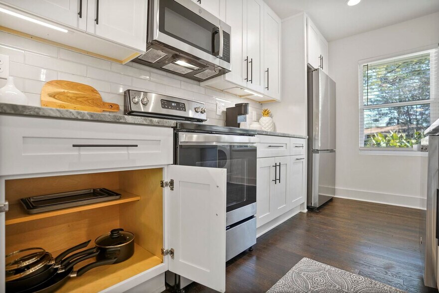 Building Photo - 975 Shadowridge Dr SE