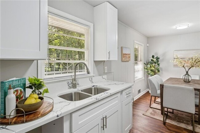 Building Photo - 3036 Will Rogers Pl SE