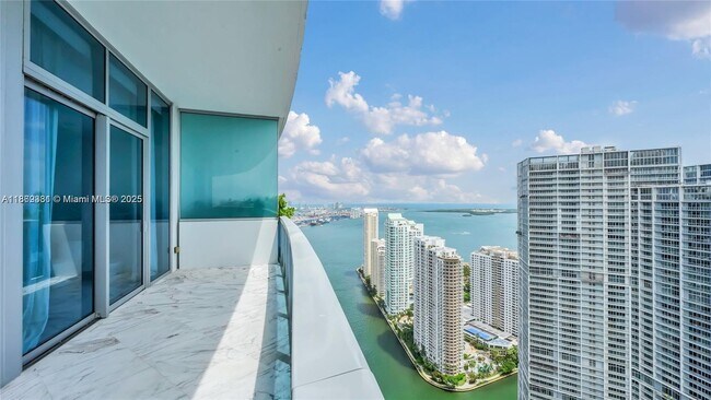 Building Photo - 200 Biscayne Blvd Way