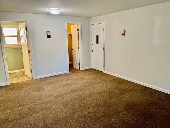 Building Photo - Charming South Hill Home