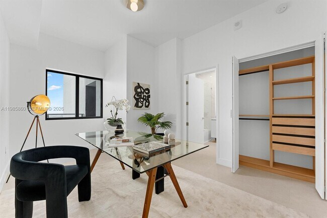 Building Photo - 700 NE 24th St