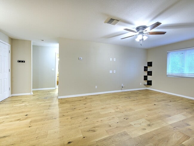 Building Photo - 538 Golden Raintree Pl