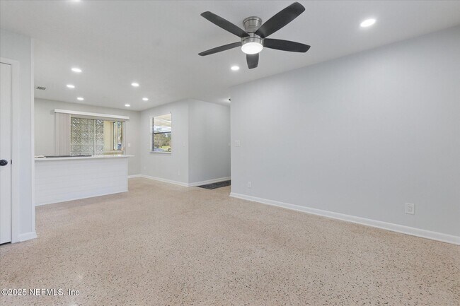 Building Photo - 863 Westgate Dr