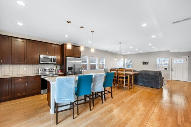 Building Photo - 3BD, 2.5BA Half-Duplex for Lease in Commerce City with 2-Car Garage