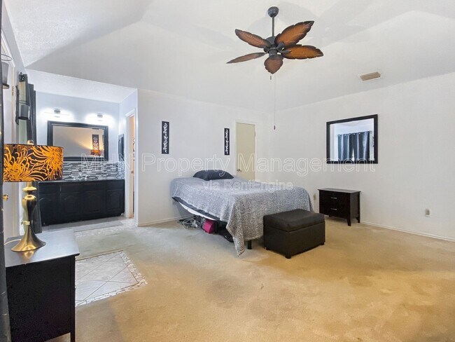 Building Photo - 9609 Woodland Hills