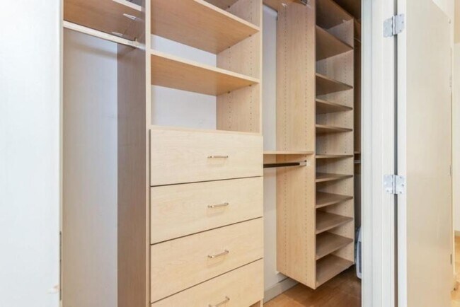 Building Photo - 1 bedroom in Seattle WA 98109