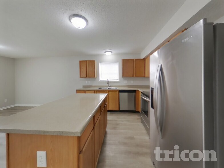 Building Photo - 676 Blue Meadow Dr