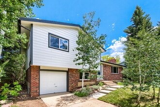 Building Photo - Beautiful 3-Bedroom Home with Large Backyard & Mountain Views