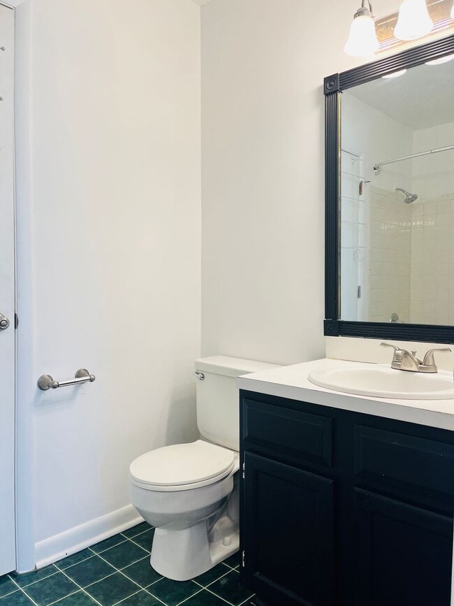 Building Photo - 2BR Townhome in N Raleigh