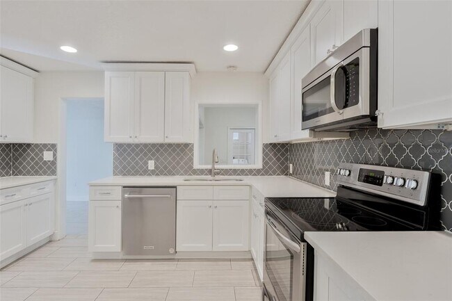 Building Photo - 350 N Phelps Ave