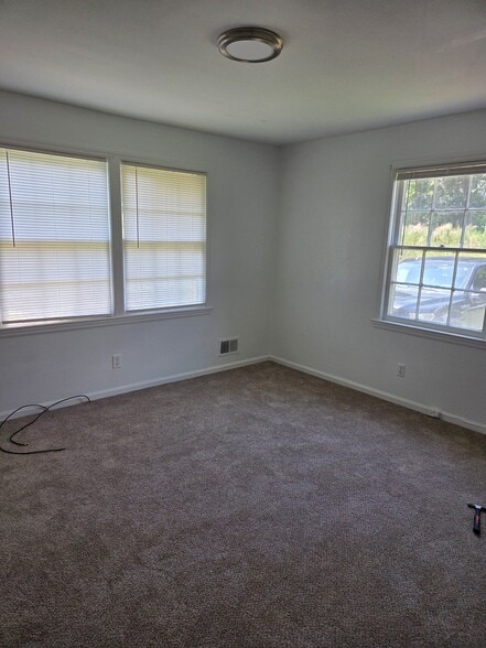 Building Photo - 2114 Apple Valley Rd