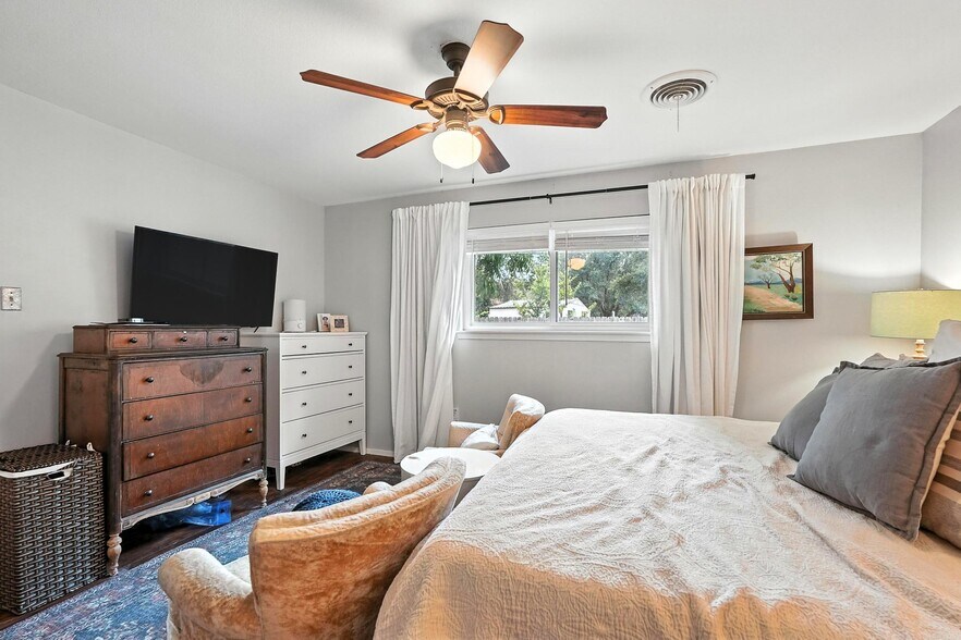 Building Photo - 3026 Ventura Dr