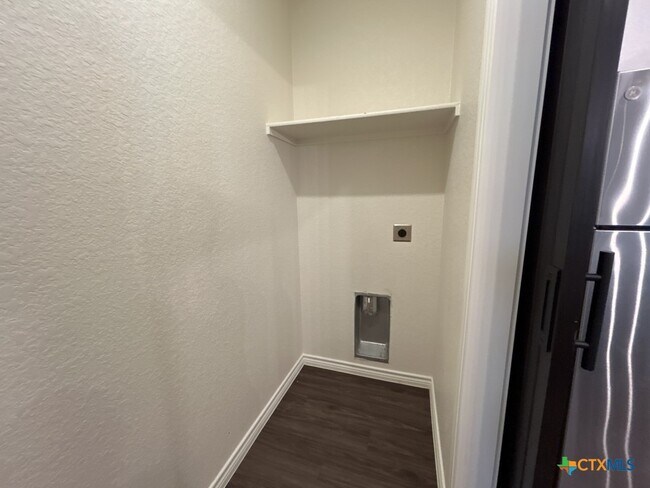 Building Photo - 5112 Rose Gdn Lp