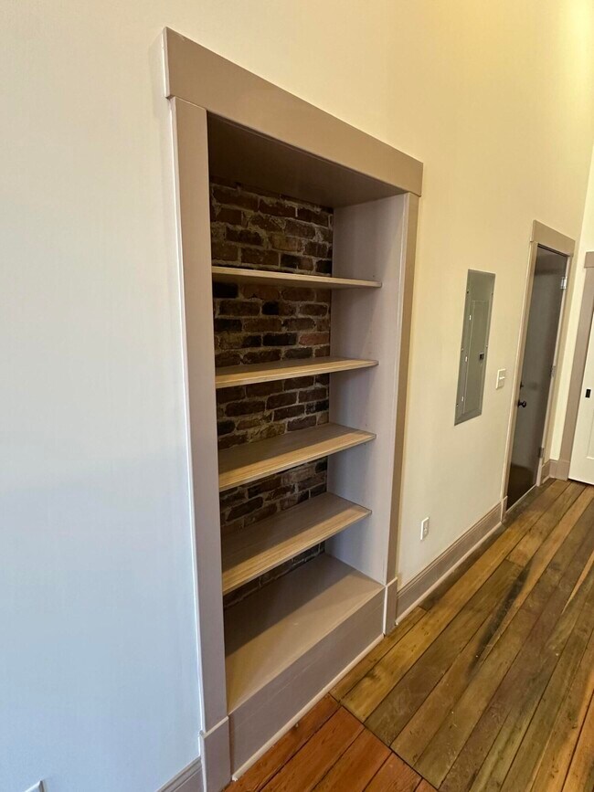 Building Photo - 307 W Main St