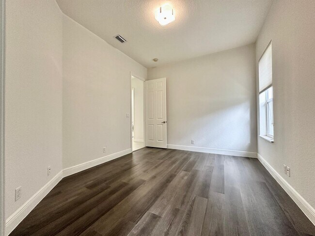 Building Photo - 7404 NW 114th Terrace
