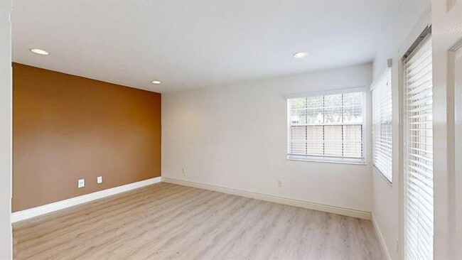 Building Photo - 5120 Coronado Ridge