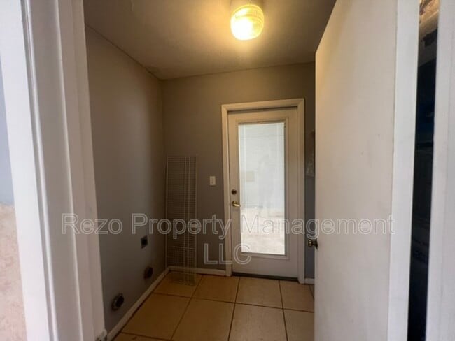 Building Photo - 14996 SW 35th Avenue Rd