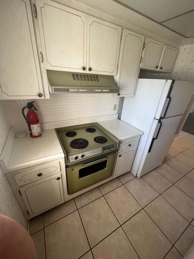Building Photo - Cute Condo in Greenbriar