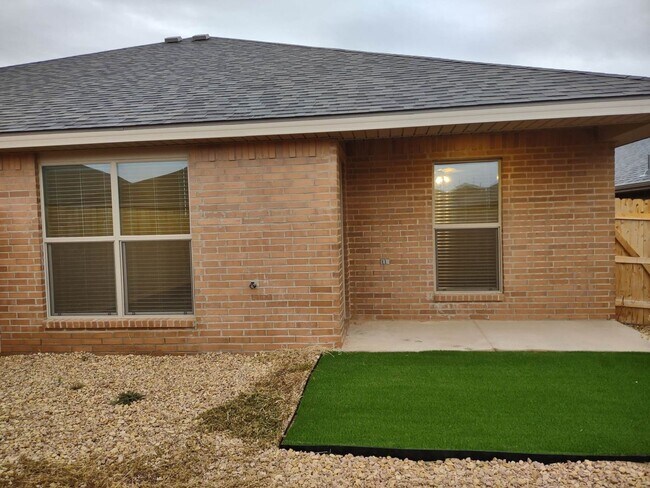 Building Photo - 2121 N Jayton Ave