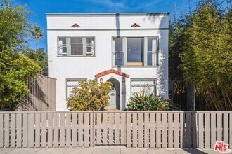 Building Photo - 708 6th Ave