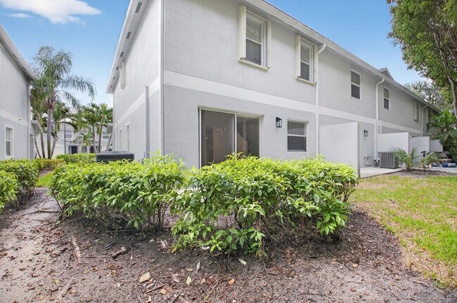 Building Photo - 16206 Sierra Palms Dr