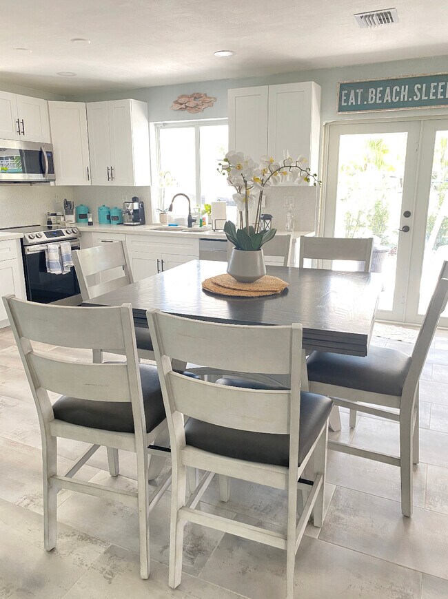 Building Photo - 30872 Minorca Dr