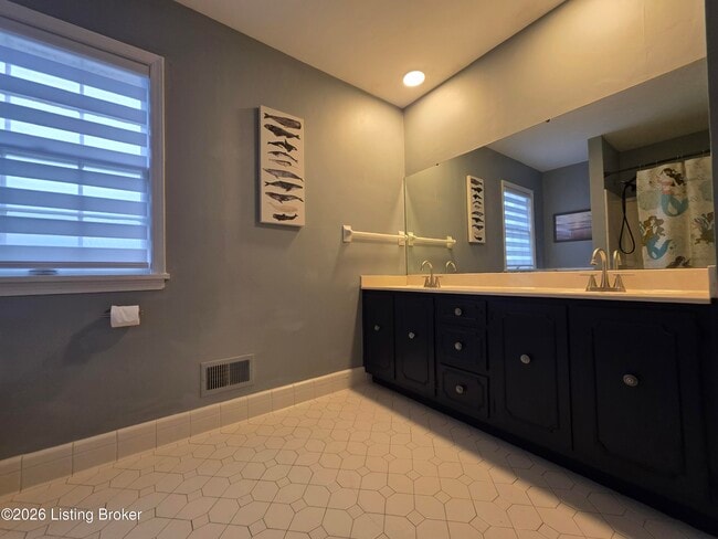 Building Photo - 8802 Nottingham Pkwy