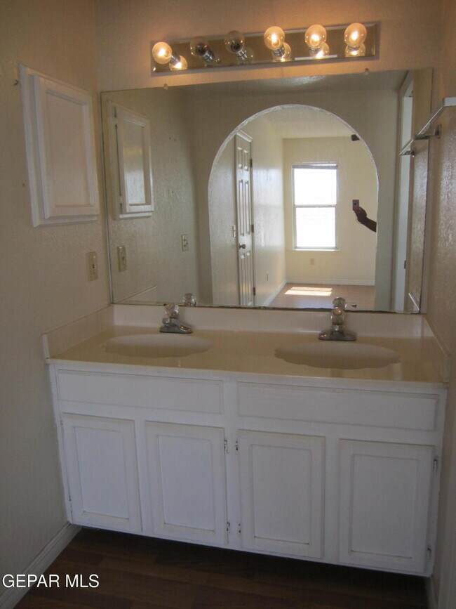 Building Photo - 6924 Imperial Ridge Dr