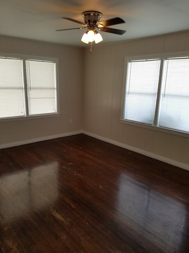 Building Photo - 1405 Sycamore St