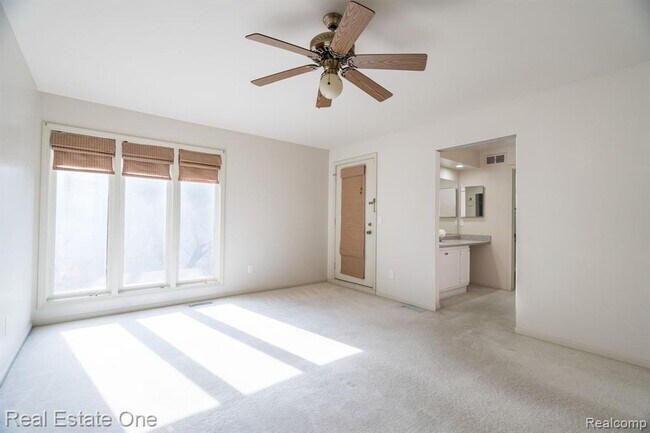 Building Photo - 1237 Oakwood Ct