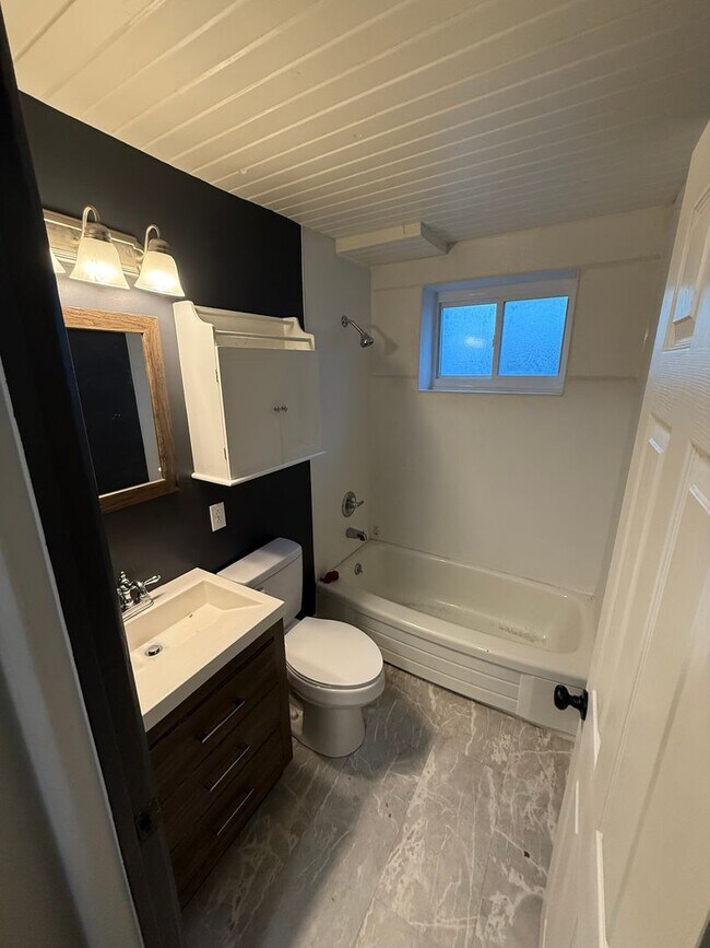 Building Photo - N Ellis