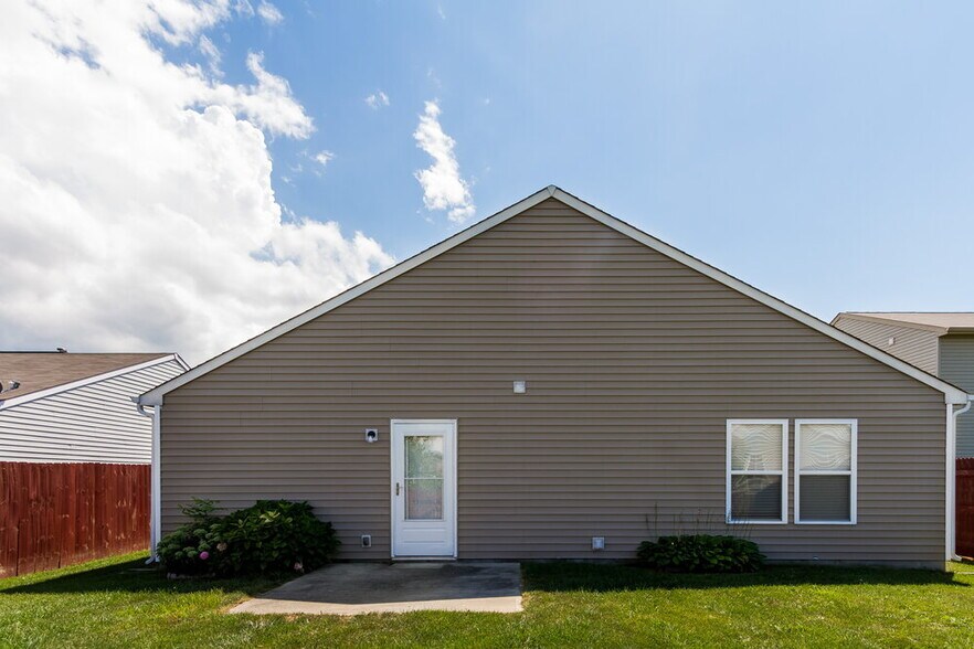 Building Photo - 10714 Gathering Dr
