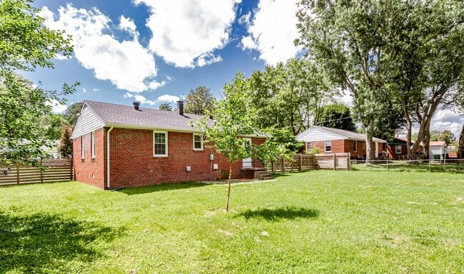 Building Photo - 9507 Stockbridge Dr