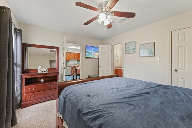 Building Photo - 3506 Cove View Blvd