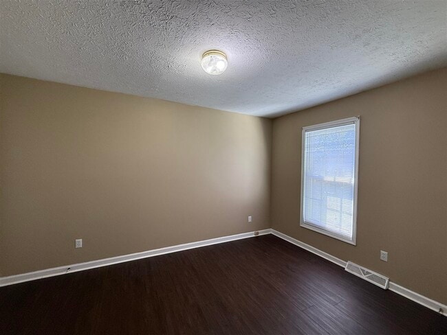 Building Photo - 739 Tara Ct