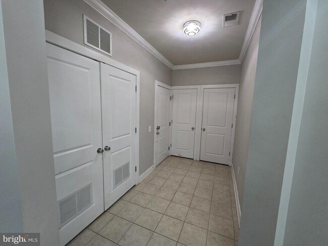 Building Photo - 9521 Bastille St