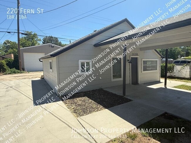 Building Photo - 220 Fern St