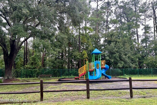 Building Photo - 1800 Castille Dr