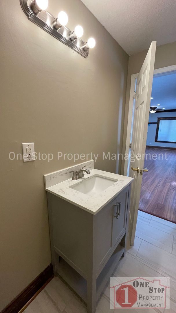 Building Photo - Beautiful 3 Bedroom 1 Bathroom Home in Kan...