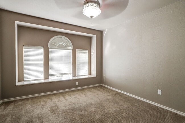 Building Photo - 3 Bedroom 2 Bathroom House in PGISD!