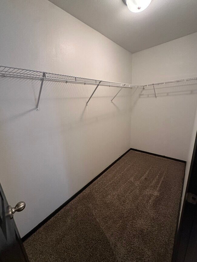 Building Photo - 647 S Hazelnut Ave